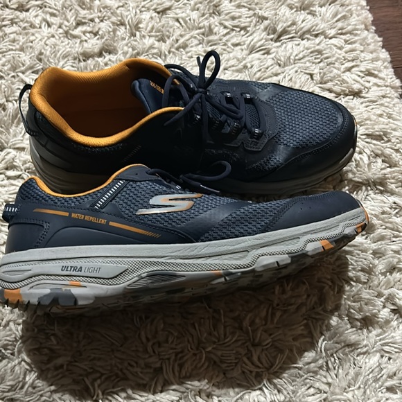 Sketchers shoes. Size 13 - Picture 2 of 5